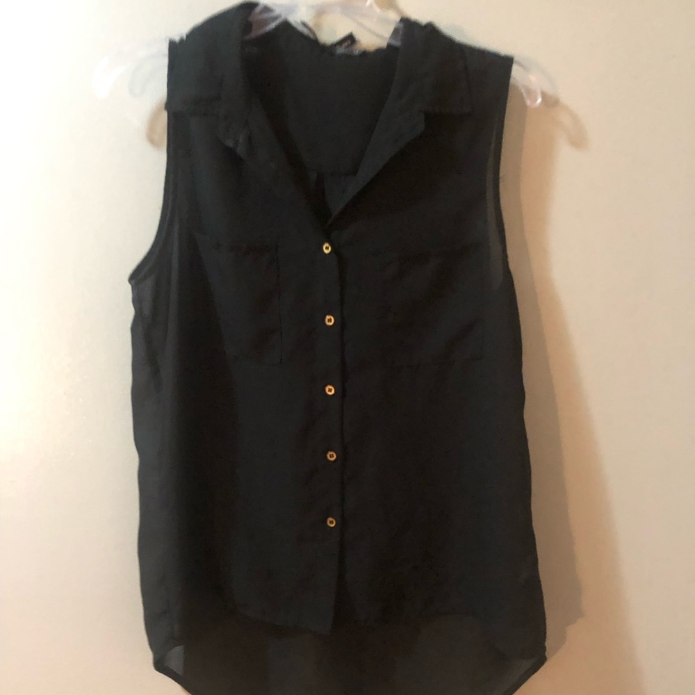 Cute button down sleeveless black top